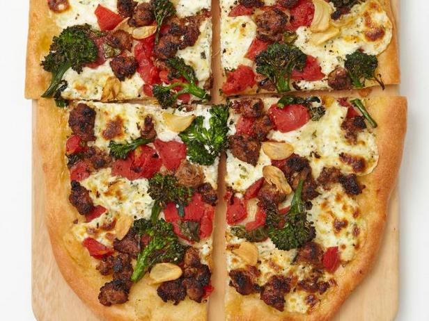 Rezept für Wurst-Brokkolini-Pizza