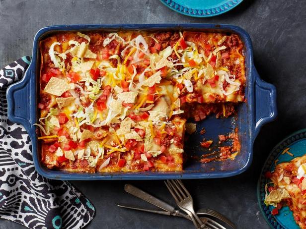 Wie man Taco-Lasagne zubereitet