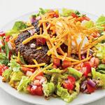Taco-Salat mit würzigen Rindfleischfrikadellen