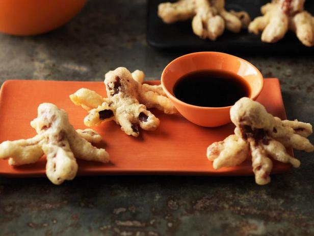 Wie man Oktopus-Tempura-Würstchen zubereitet