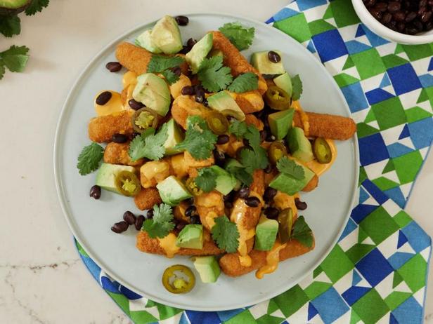 Wie man Mozzarella-Stick-Nachos zubereitet
