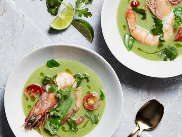 Wie man grünes Thai-Curry mit Garnelen zubereitet