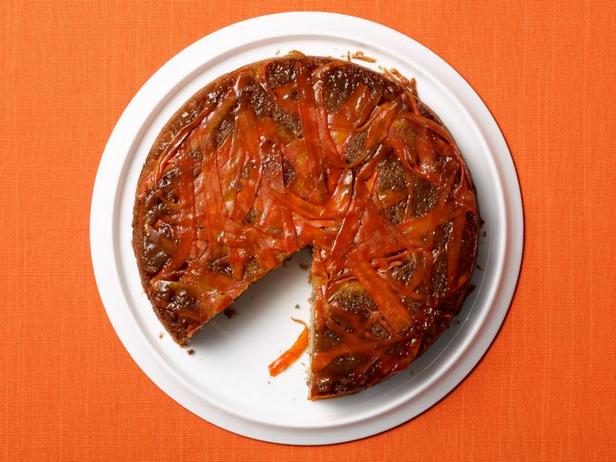 Wie man einen Karotten-Upside-Down-Kuchen zubereitet