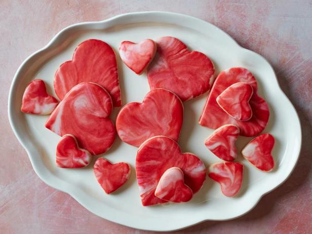 Wie man Valentinstags-Zuckerkekse backt
