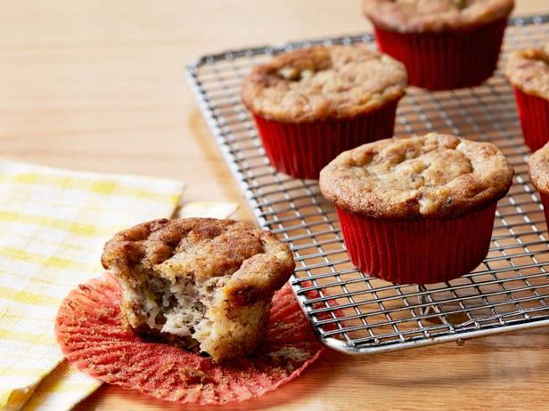 Wie man vegane Bananenmuffins zubereitet