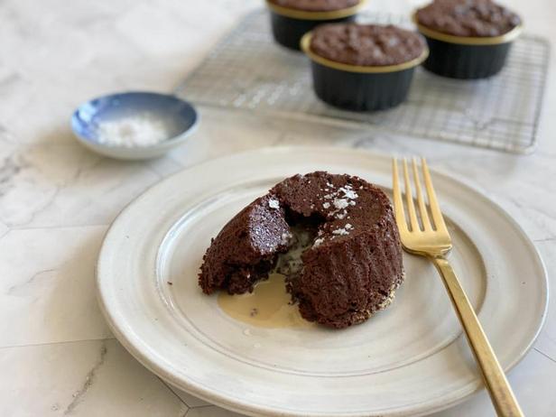 Wie man veganes Schokoladenfondant zubereitet