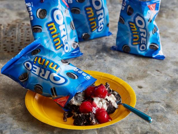 Come preparare - Cheesecake al cioccolato e ciliegie in scatola