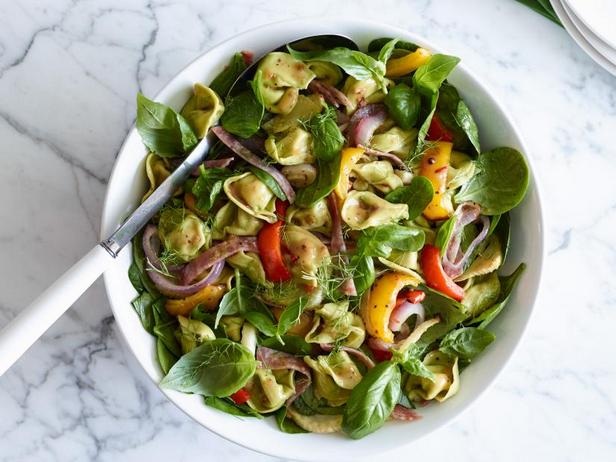 Zubereitung - Warmer Tortellini-Salat mit Knoblauch und Kräutern