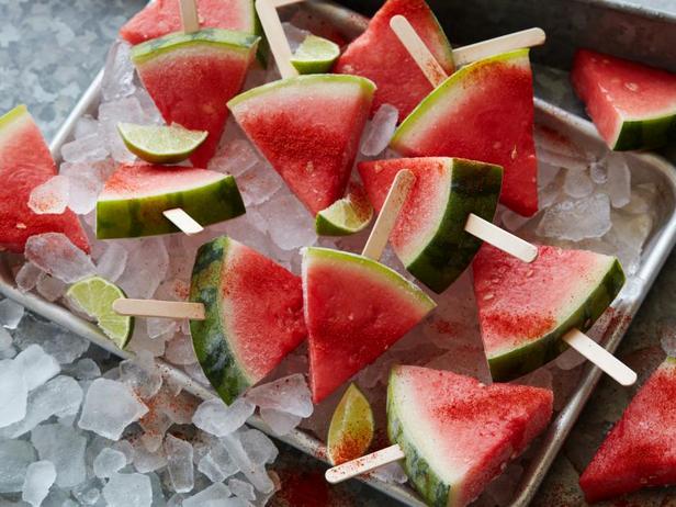 So bereiten Sie eine Wassermelonen-Margarita am Stiel zu