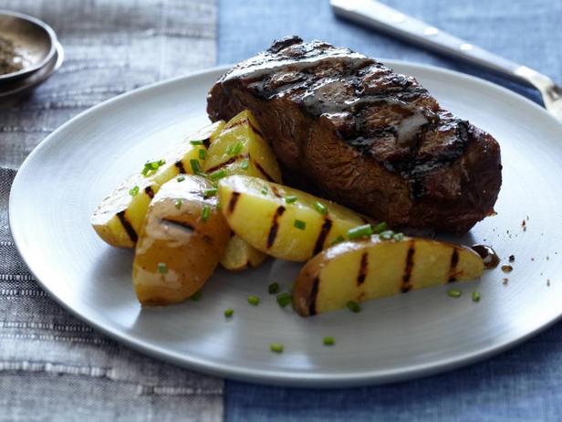 Zubereitung - Whiskey-glasiertes Flat Iron Steak mit Bratkartoffeln
