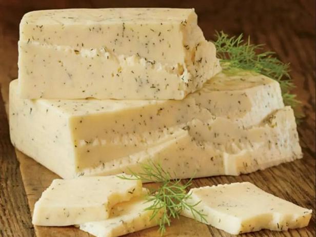 Rezept für würzigen veganen Havarti-Käse mit Kräutern