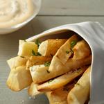 Maniok-Pommes mit Mojo-Mayonnaise-Sauce