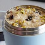 Einfach Wasser hinzufügen: Maisbrei mit Kokosnuss und Kirschen