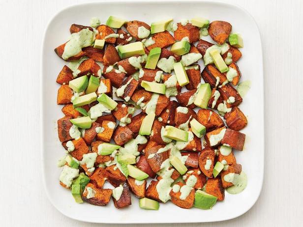 Avokado ve Ranch Soslu Fırında Tatlı Patates Nasıl Yapılır?