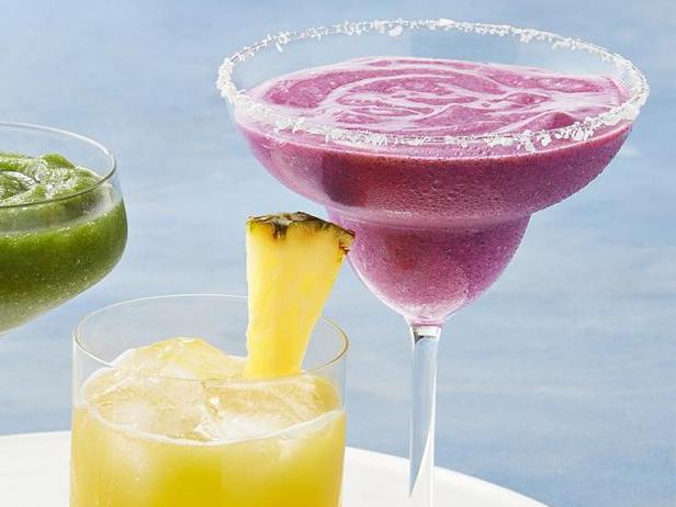So bereiten Sie eine gefrorene Drachenfrucht-Margarita zu