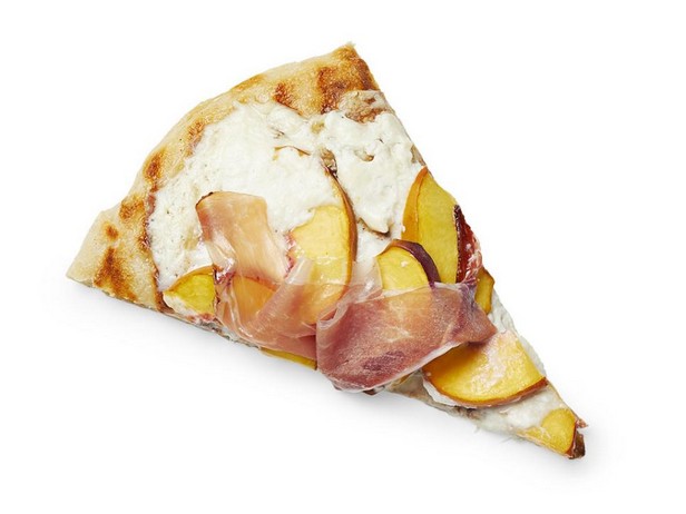 Pizza mit Pfirsich und Burrata