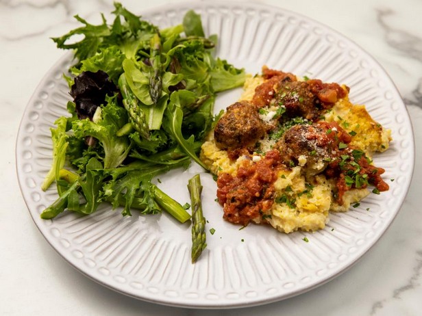 Polenta-Auflauf mit Fleischbällchen