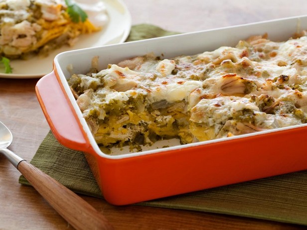 Geschichtete gebackene Hähnchen-Enchiladas