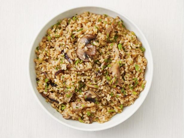 طريقة طهي الأرز البني بالزعفران في قدر الطهي البطيء