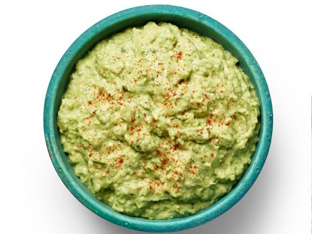 Wie man cremige Guacamole zubereitet