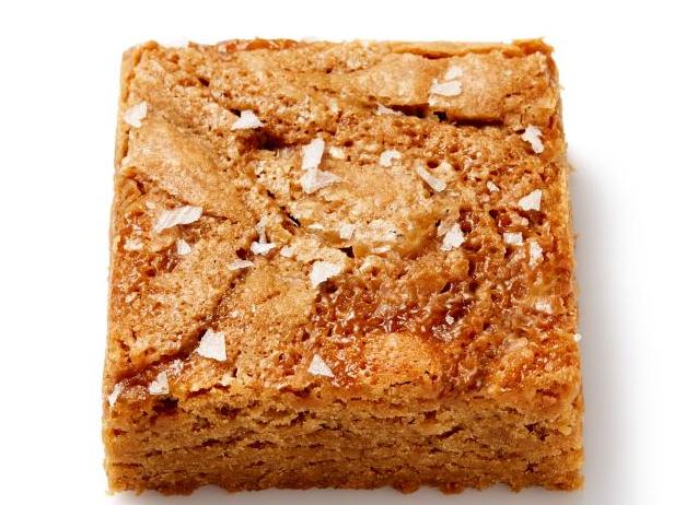 Πώς να φτιάξετε Blondies με αλατισμένη καραμέλα