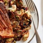 Gebackener Lachs mit Blumenkohl und Pilzen