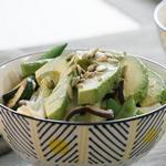 طبق أرز بني مع صلصة غرين غوديس