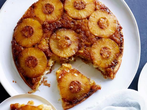 Wie man einen Ananas-Upside-Down-Kuchen zubereitet