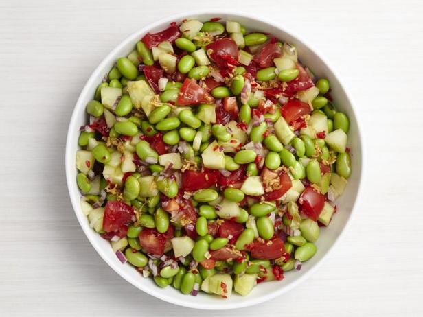 Wie man Edamame-Salat zubereitet