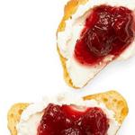 Crostini mit Ziegenkäse und Preiselbeeren