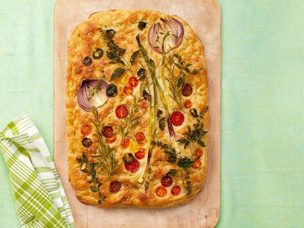 Wie man Gemüse-Focaccia zubereitet
