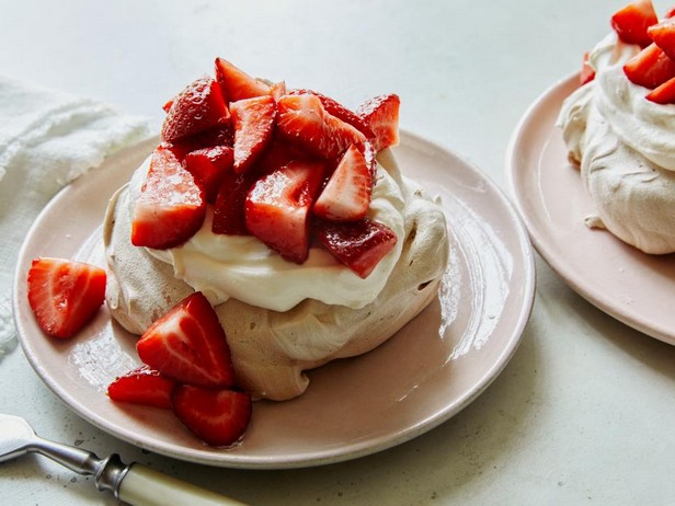 Veganes Dessert „Pavlova“