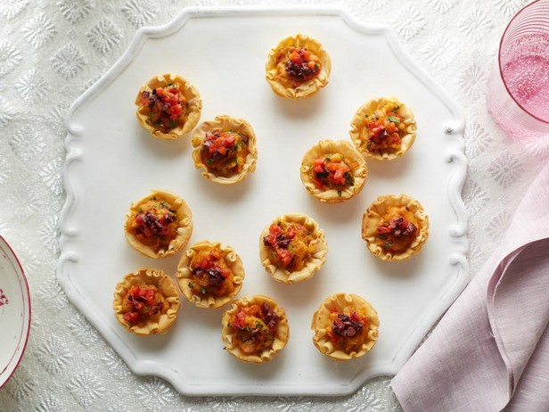 Vegane Törtchen mit Kartoffeln, Paprika und Oliven
