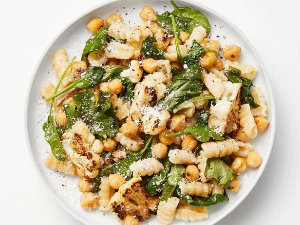 Wie man Cavatelli-Nudeln mit Blumenkohl und Kichererbsen zubereitet
