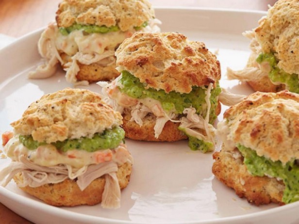 Wie man Hühnerpasteten-Sandwiches zubereitet