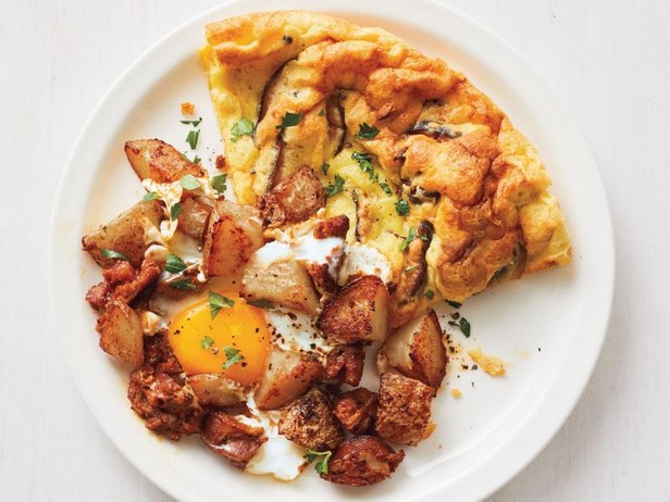 Rezept für Dutch Baby Pancakes mit Pilzen, Kartoffeln und Chorizo