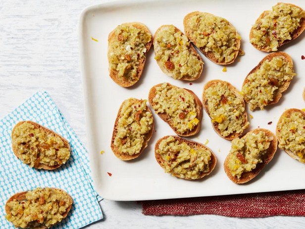 Kuinka tehdä - Crostini oliivi-rusinatapenadilla