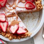 Erdnussbutterkuchen mit Erdbeereis aus nur 4 Zutaten
