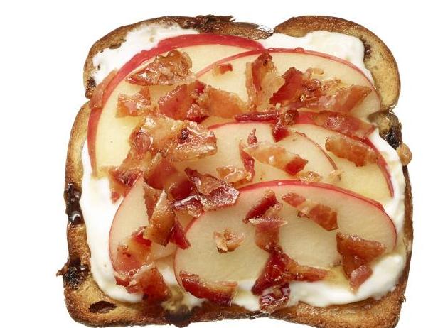 So bereiten Sie Speck-Apfel-Toast zu