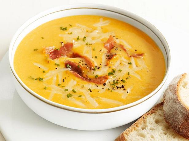 Come preparare la zuppa di zucca con mele e cheddar