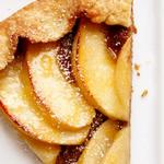 Galette mit Äpfeln und Walnüssen