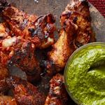 Argentinische Hähnchenflügel mit Chimichurri-Sauce