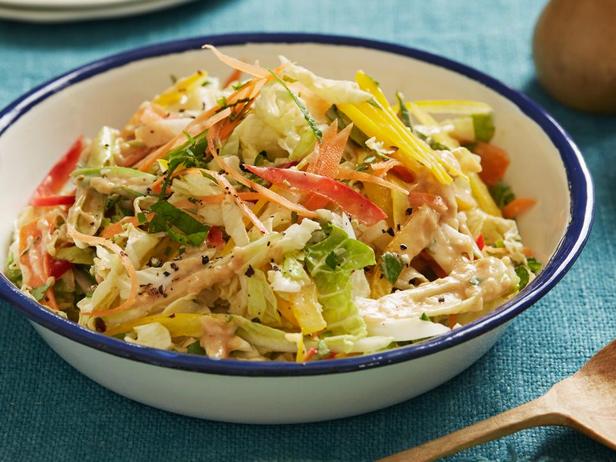 Come preparare l'insalata asiatica di cavoletti di Bruxelles
