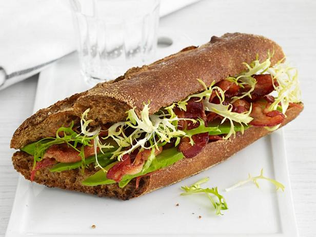 So bereiten Sie Avocado-BLT-Sandwiches zu