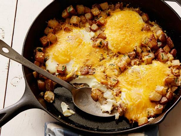 Zubereitung - Ofengebackene Rühreier mit Bratkartoffeln und Cheddar vom Bauernhof