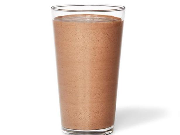 So bereiten Sie einen Bananen-Superfood-Smoothie zu