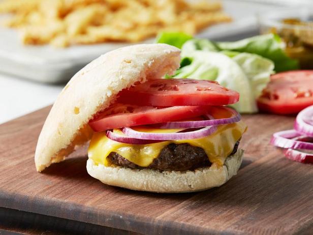 So macht man einfache Grillburger