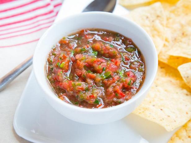 Wie man Pico de Gallo im Mixer zubereitet