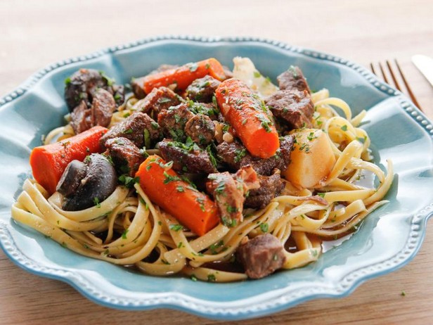So bereiten Sie einen Sonntagseintopf aus dem Slow Cooker zu