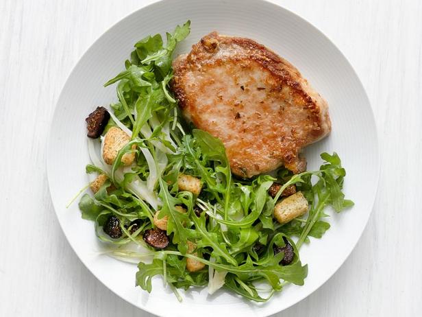 Rezept für Parmesan-Schweinelende mit Feigen-Rucola-Salat